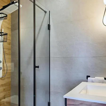 Lovely In With Kitchenette * Nowecin